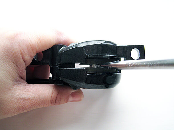 spreading separating brake pads with screwdriver shimano brake caliper