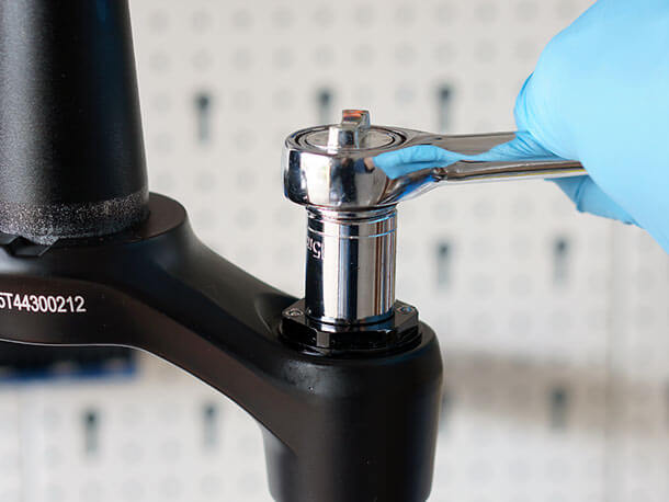 Tightening the Charger Damper compression cam assembly - RockShox Pike RCT3 suspension fork