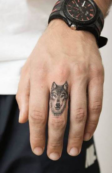 petit tatouage loup homme