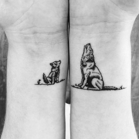 Tatouage Loup Femme Poignet