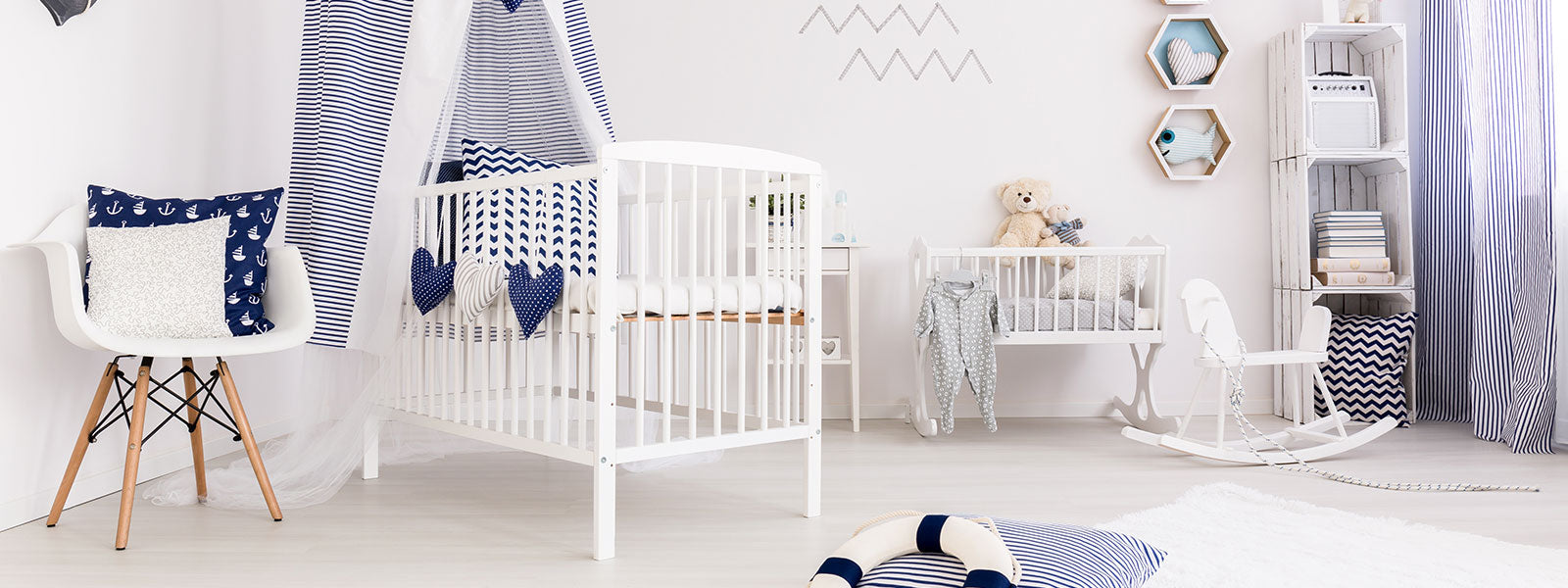 Chambre de bébé dans le style marin