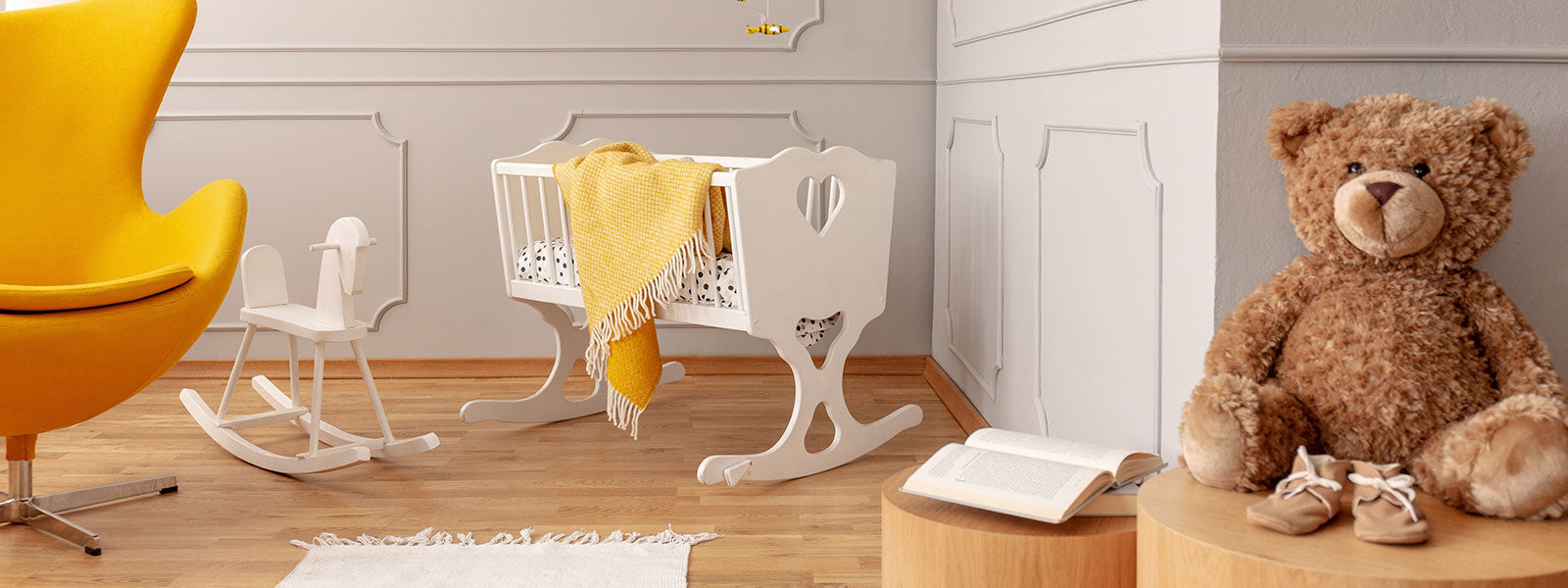 chambre  de bébé coloris jaune