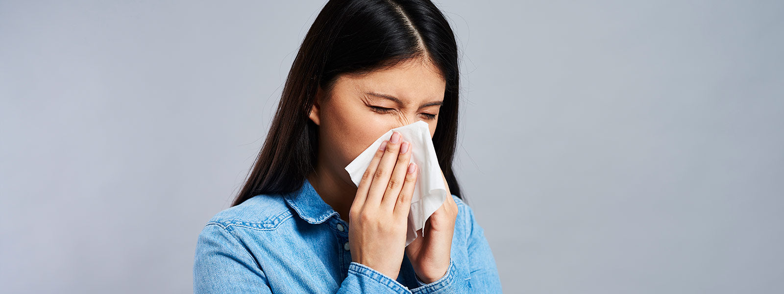 femme ayant des allergies aux moisissures