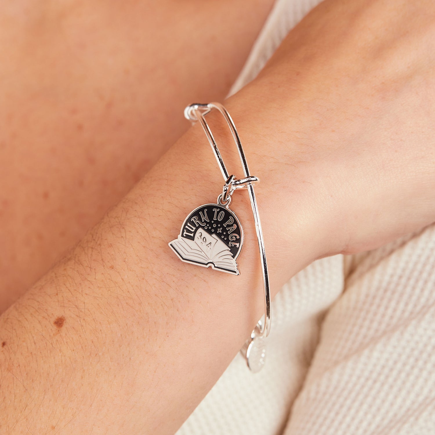 Harry Potter™ 'Turn to Page 394' Charm Bangle