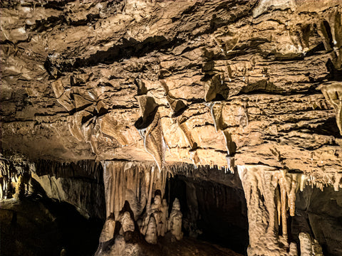 cave bacon rock formations along crystal palace tour in marengo cave