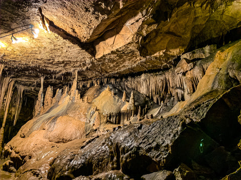 colorful rock formations along crystal palace tour in marengo cave