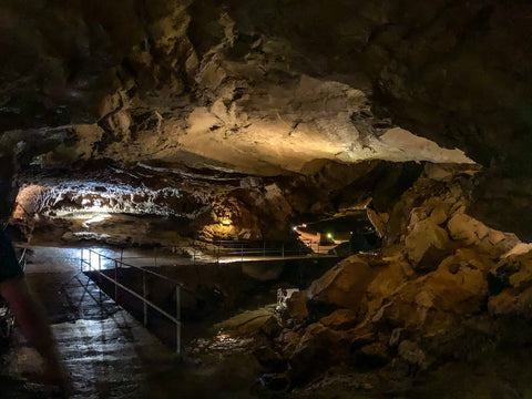 guided underground tour of tuckaleechee caverns, tennessee