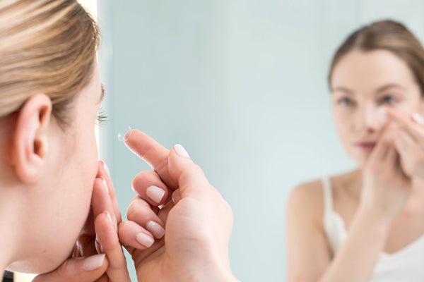 How to care your contact lenses properly