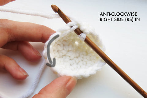 Crocheting anti-clockwise