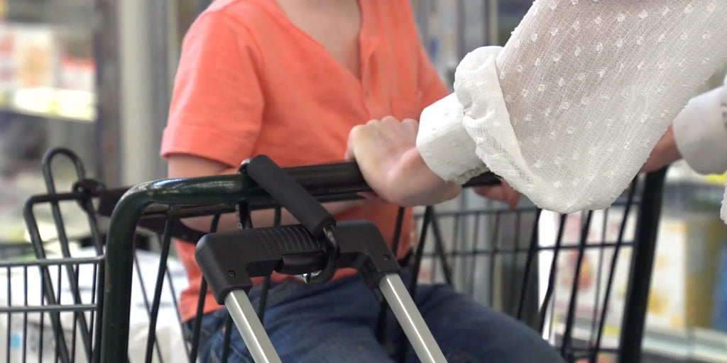 clip connecting a shopping cart to Dash Wagon handle