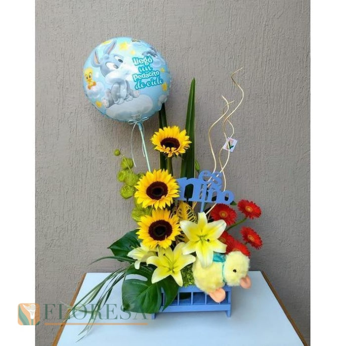 Cuna Mediana Bebé Azul Arreglo Floral
