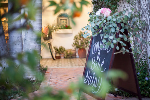 bonjour bebe daisy chalkboard entrance