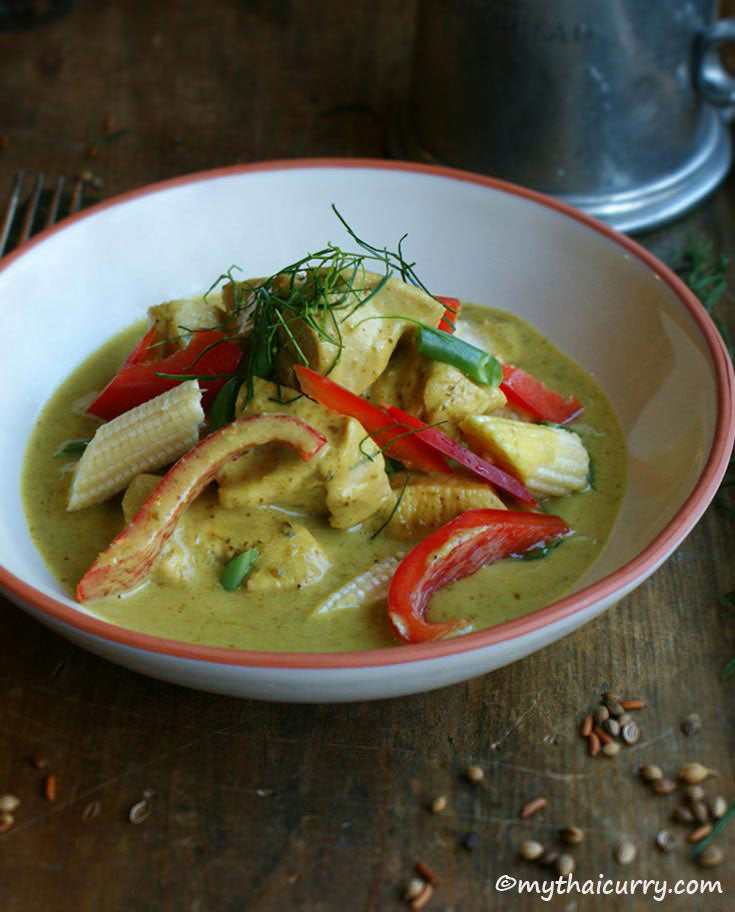 Thai green curry serving presentation 2