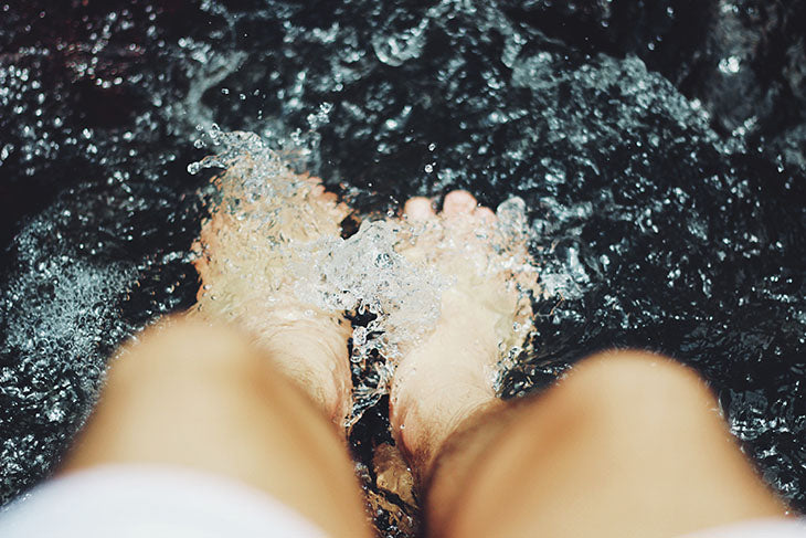 Clean off your feet with fresh water and minty tea tree