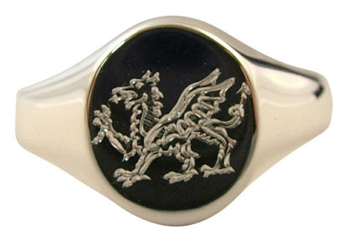 hand engraved crest on gold ring