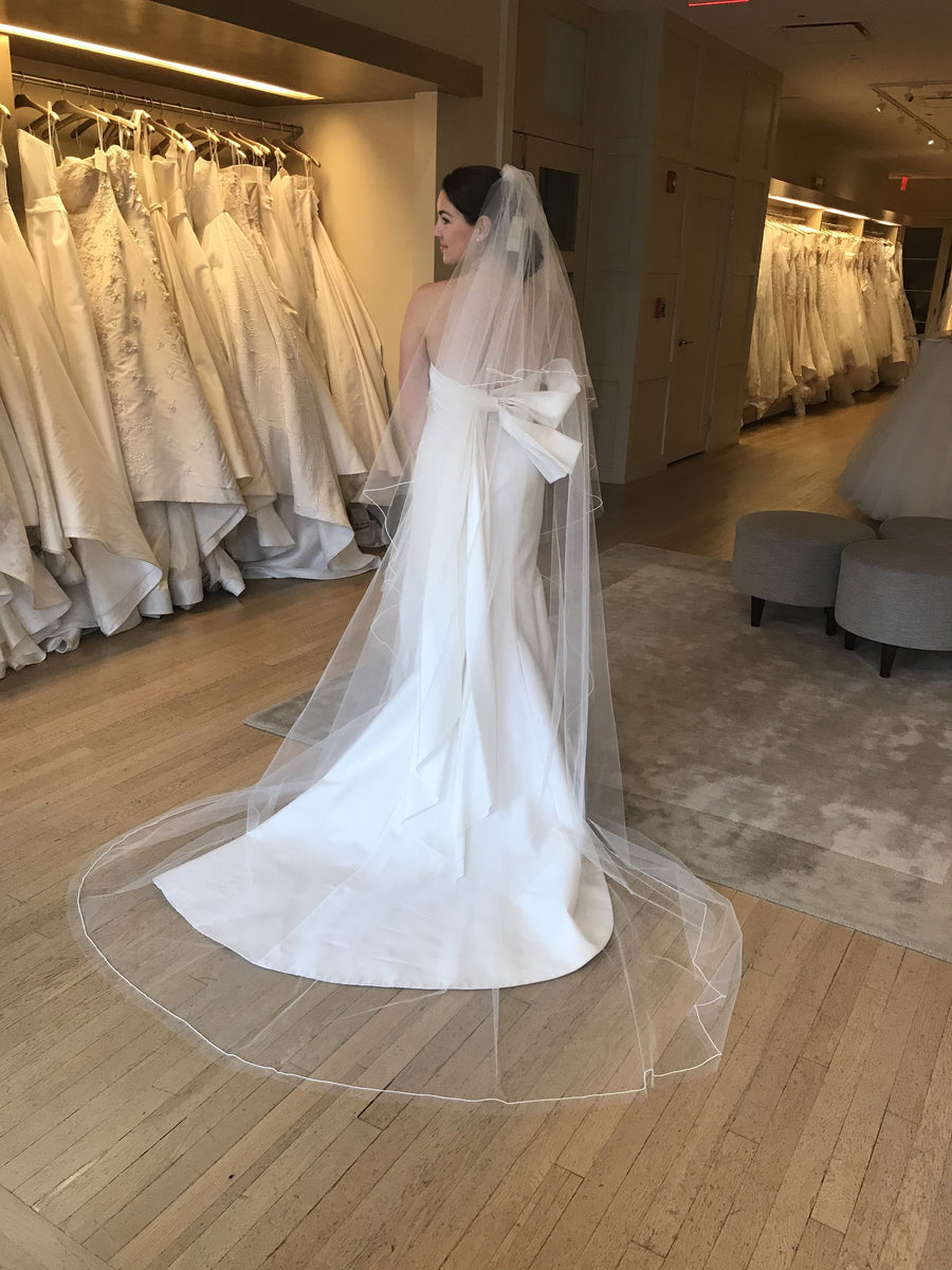 Featured image of post Carolina Herrera Wedding Dress Price / Sometimes you can find better options carolina herrera wedding dress prices as a solution to this example.