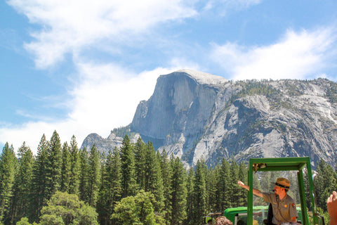 A Ranger giving a Valley Floor tour