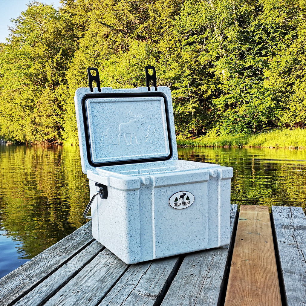 Chilly Ice Box Rotomold Cooler Southampton, 25L / .88 Cu.Ft. 25L / .88 Cu.Ft 5 Day Ice Retention 