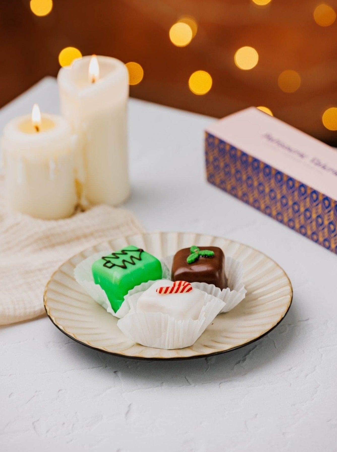 Christmas Fondant Fancies x3