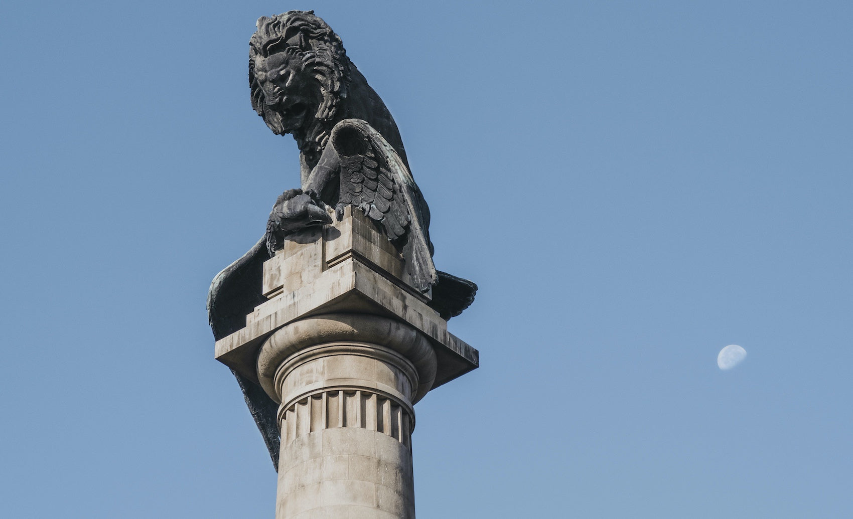 Monument Lion avec un Aigle au Portugal
