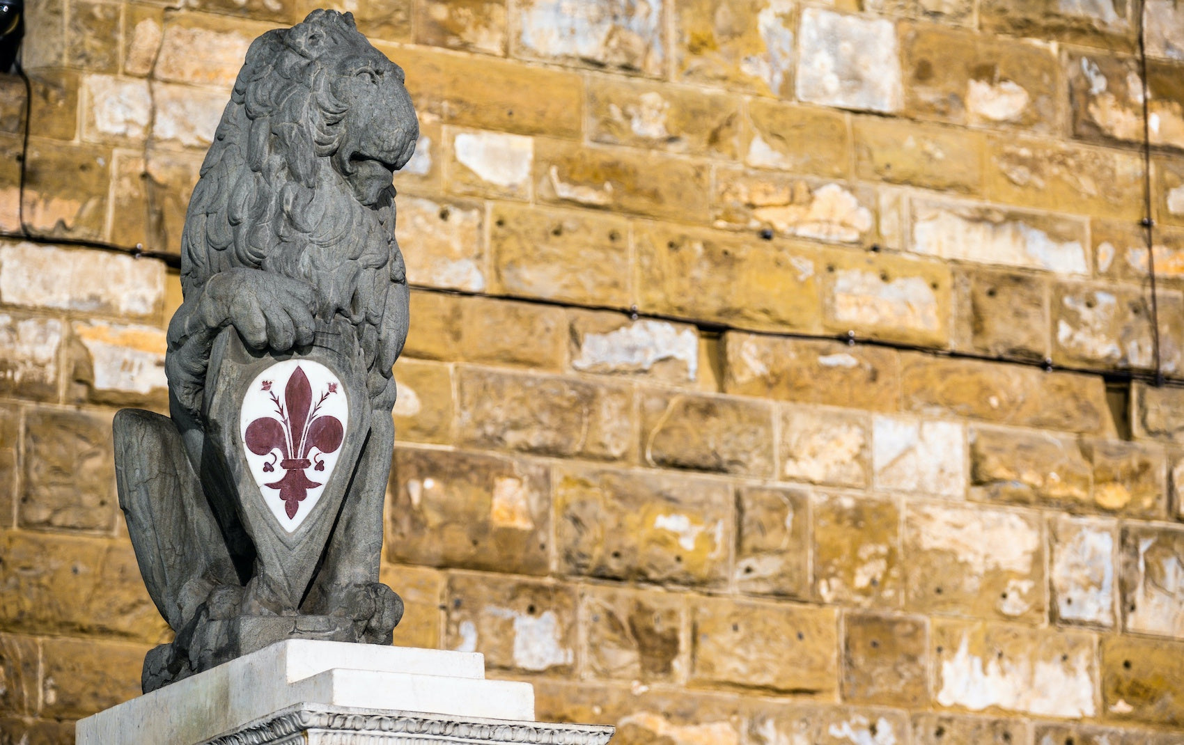 Sculpture Lion avec armoiries florentines à Piazza Signora