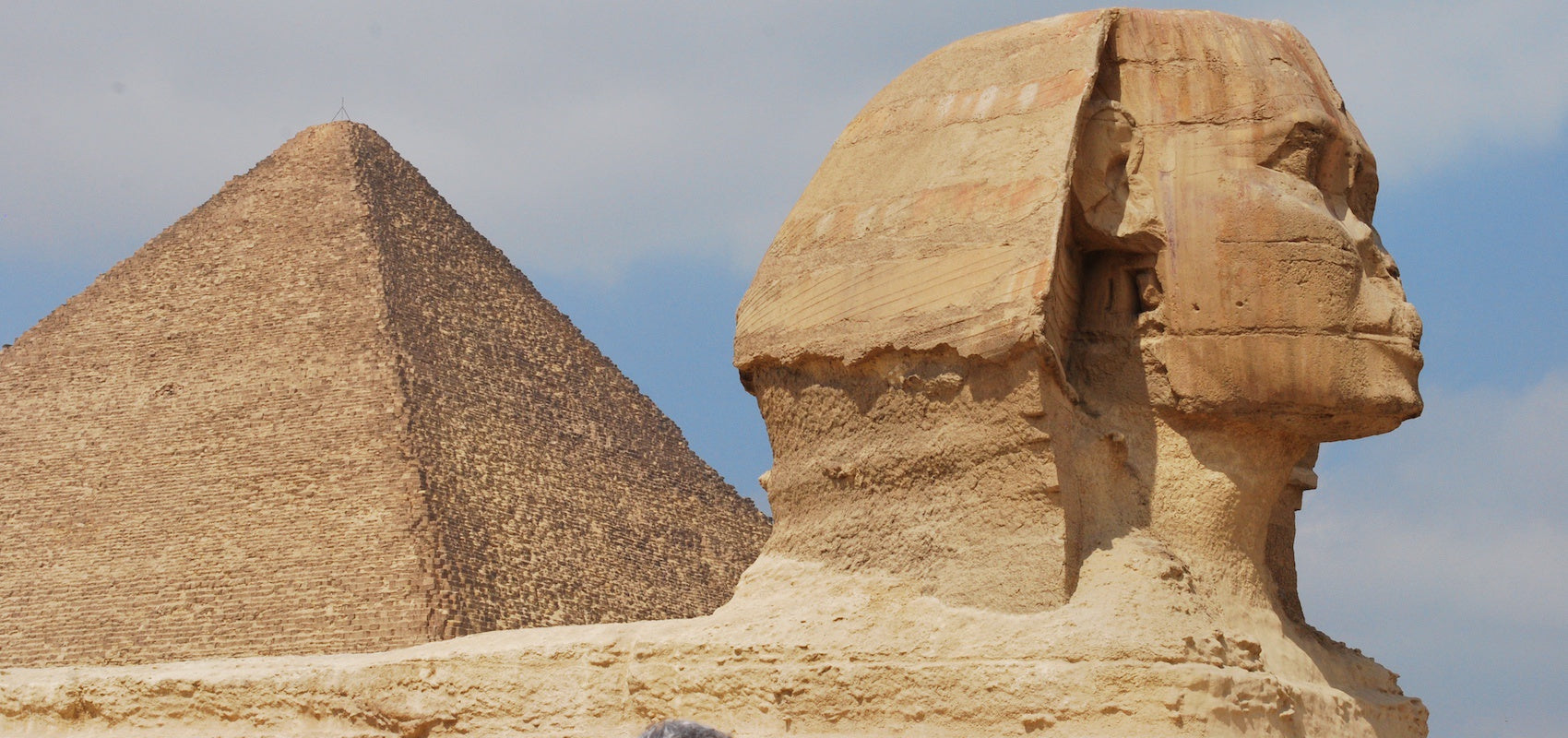 Sphinx avec une pyramide au Caire