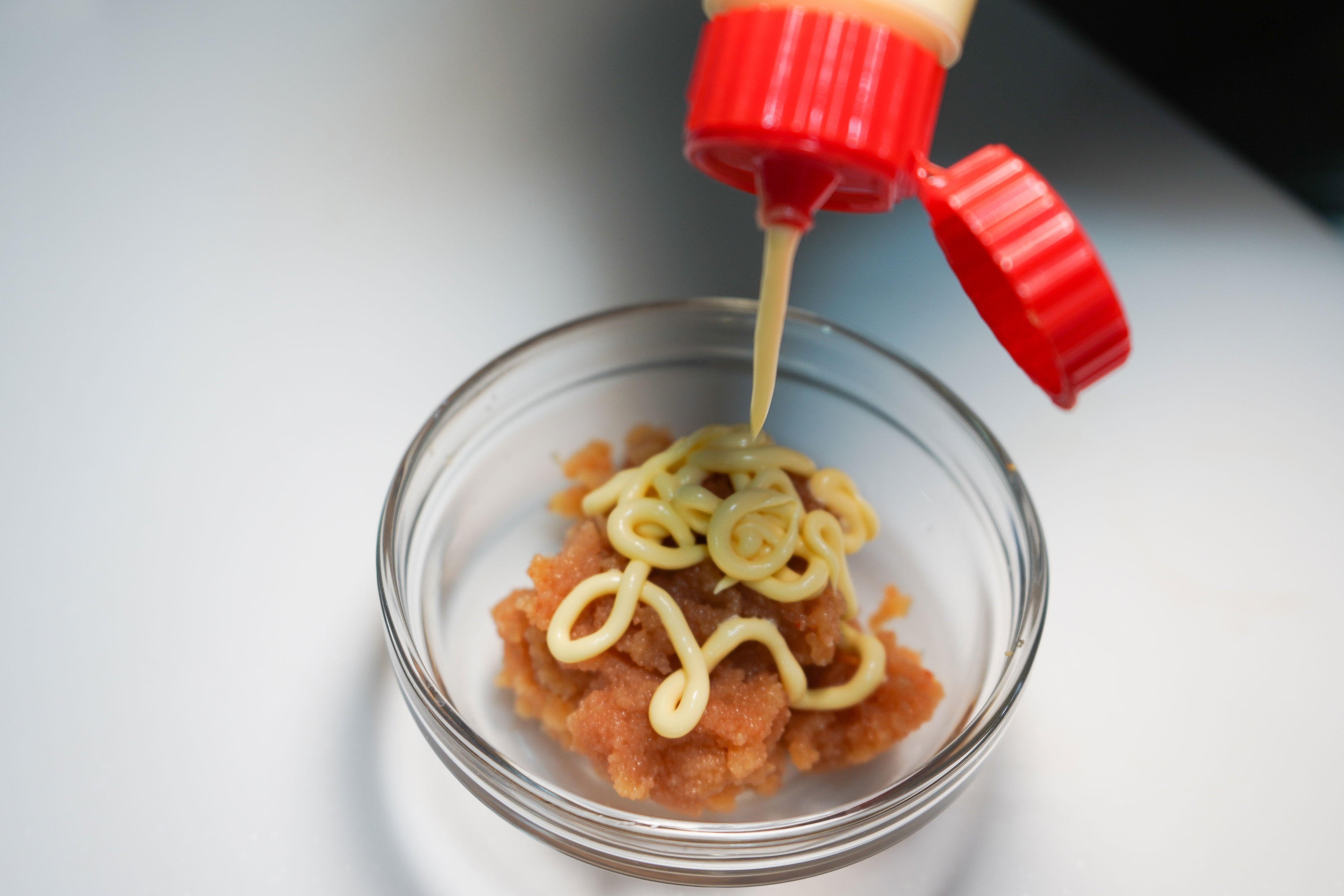 Making mentaiko mayonnaise