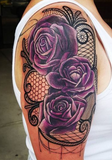 tatouage bras rose violette