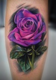 tatouage mollet rose violette