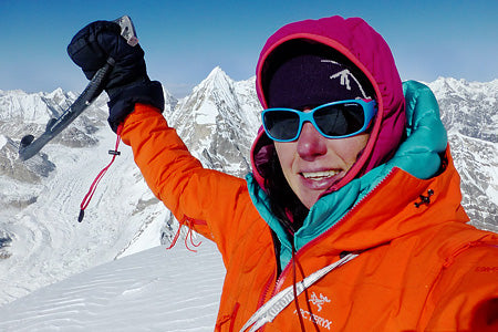 Ines Papert auf der Bergspitze