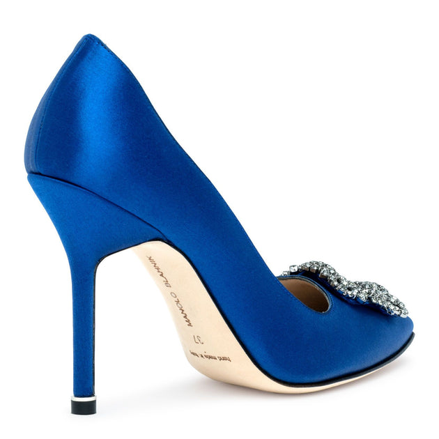 royal satin manolo blahnik hangisi pumps