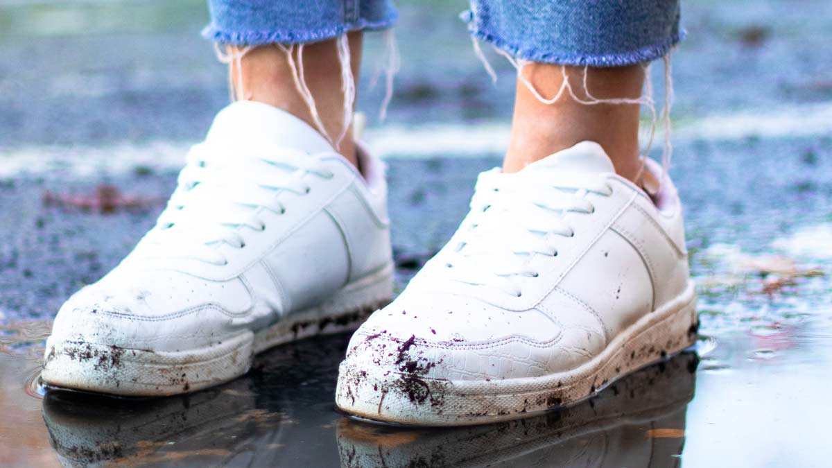 wash leather sneakers in washing machine