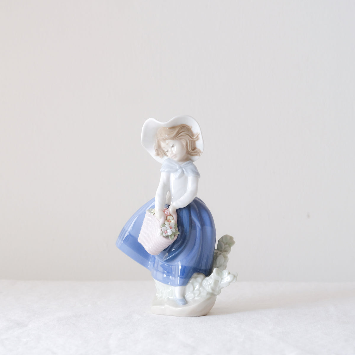 LLADRO リヤドロ リアドロ【 優雅な調べ】 絶版品 6578 陶器人形