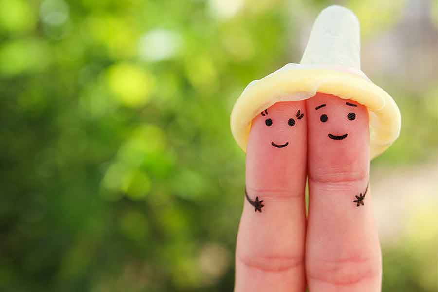 Finger Puppet Couple, Condom Came Off During Sex