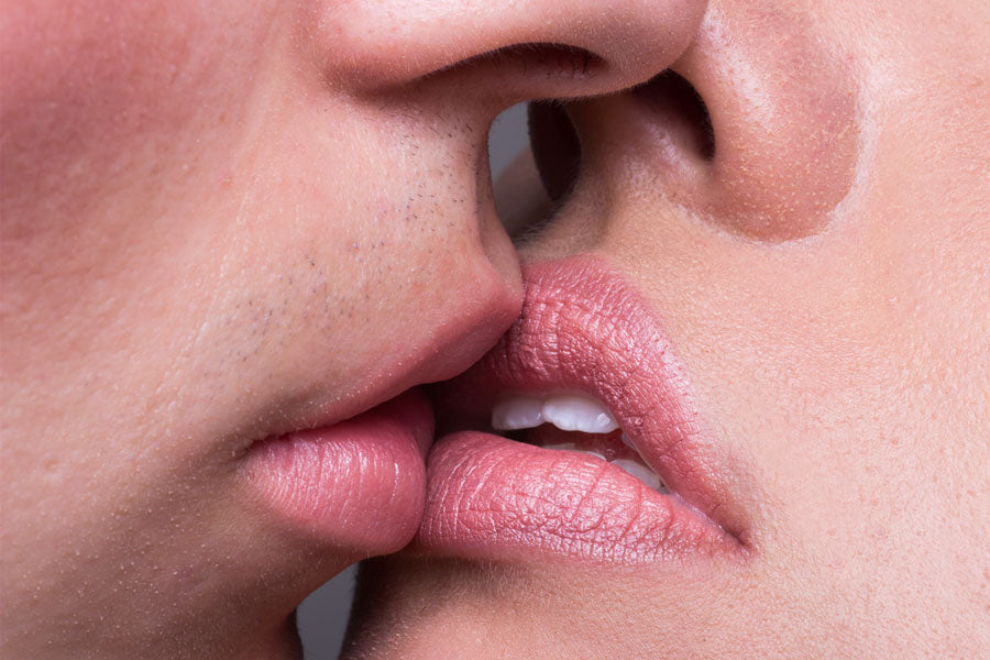 lips lingering for kiss, erotic story, first kiss