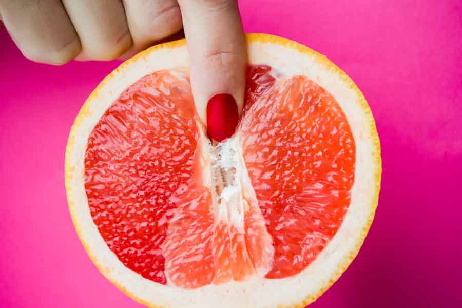 Finger on Grapefruit, Fingering The Vagina