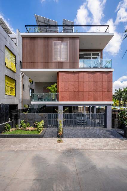 Muted Colours, Textures & Materials Define This Home