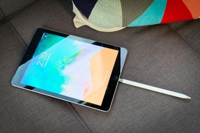 Charge Apple Pencil 2 with iPad Pro