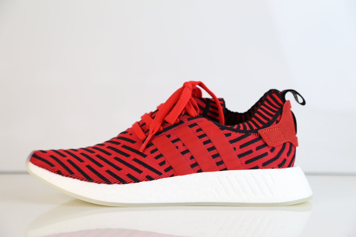 red and black nmd r2