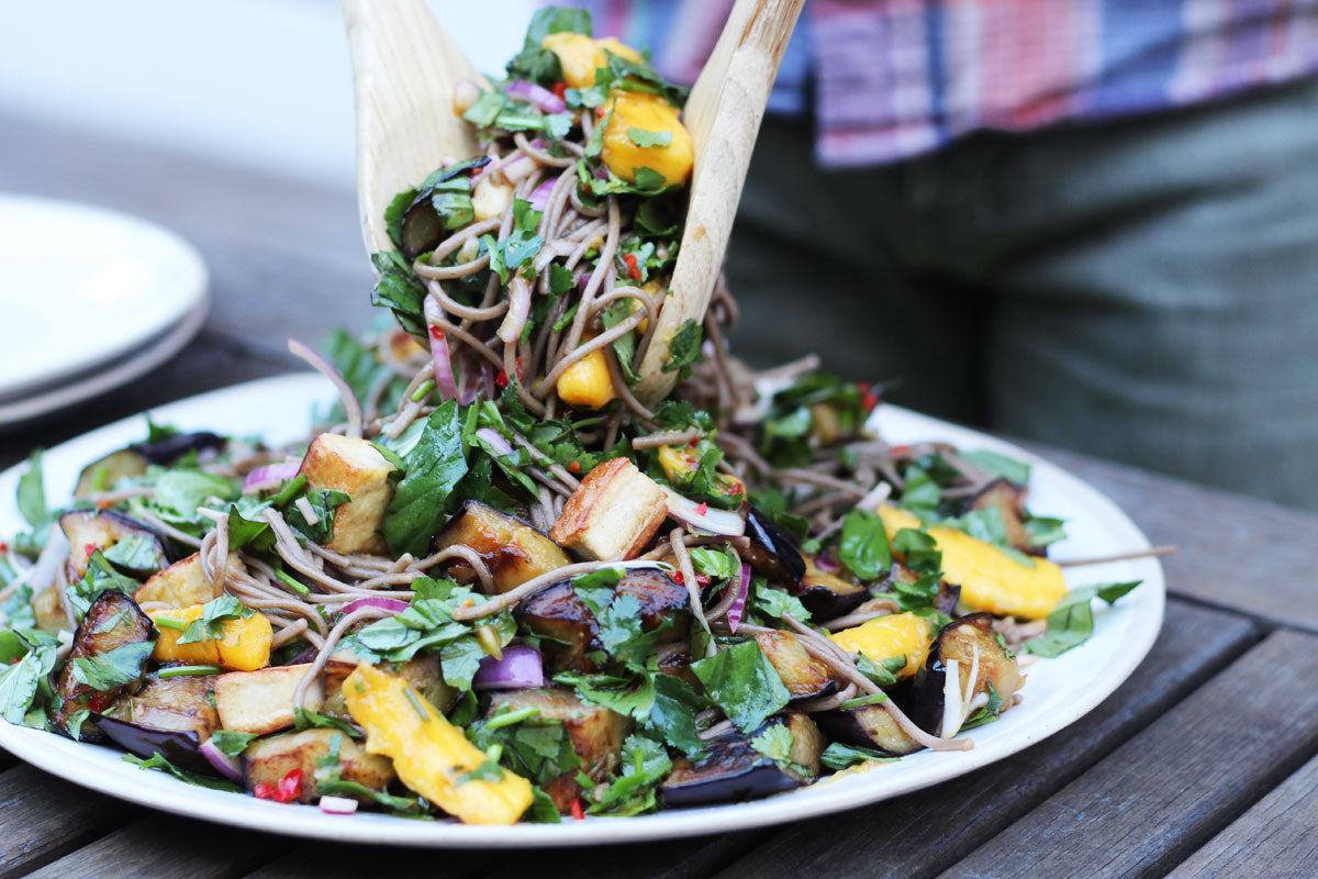 Soba noodles with eggplant and mango