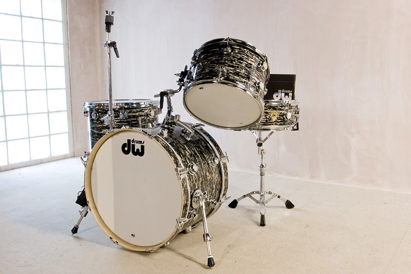 DW Classics Series in Black Oyster Glass drum kit