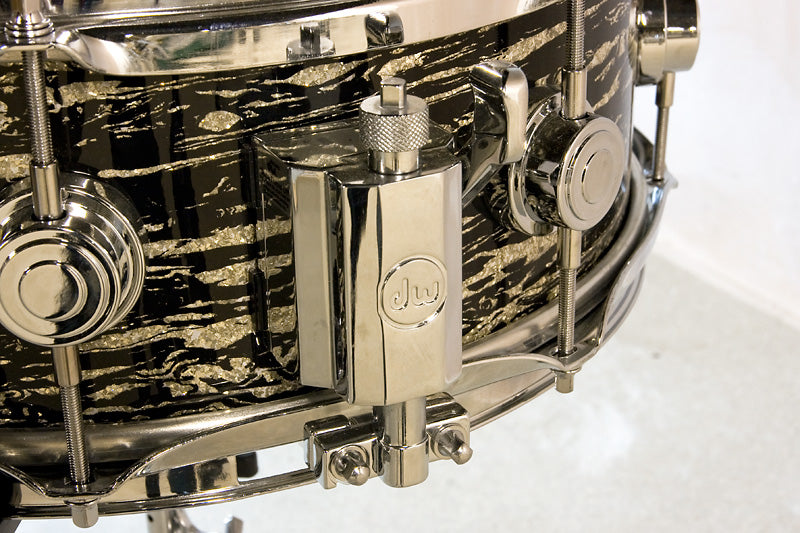 DW Classics Series snare drum in Black Oyster Glass throw off