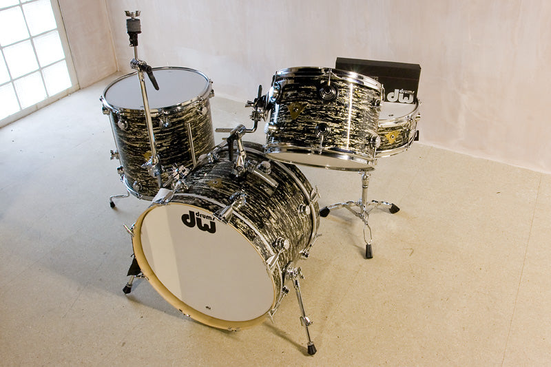 DW Classics Series in Black Oyster Glass drum kit