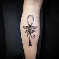 Tatouage ankh horus