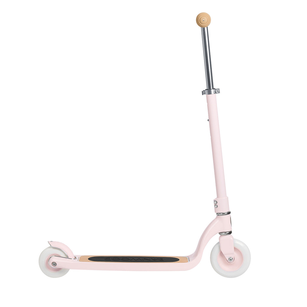 Side view of Banwood Maxi Scooter without beloved wicker basket in -- Color_Pink