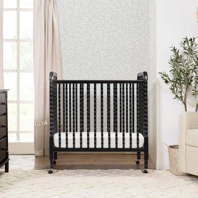 Jenny Lind 3-in-1 Convertible Mini Crib