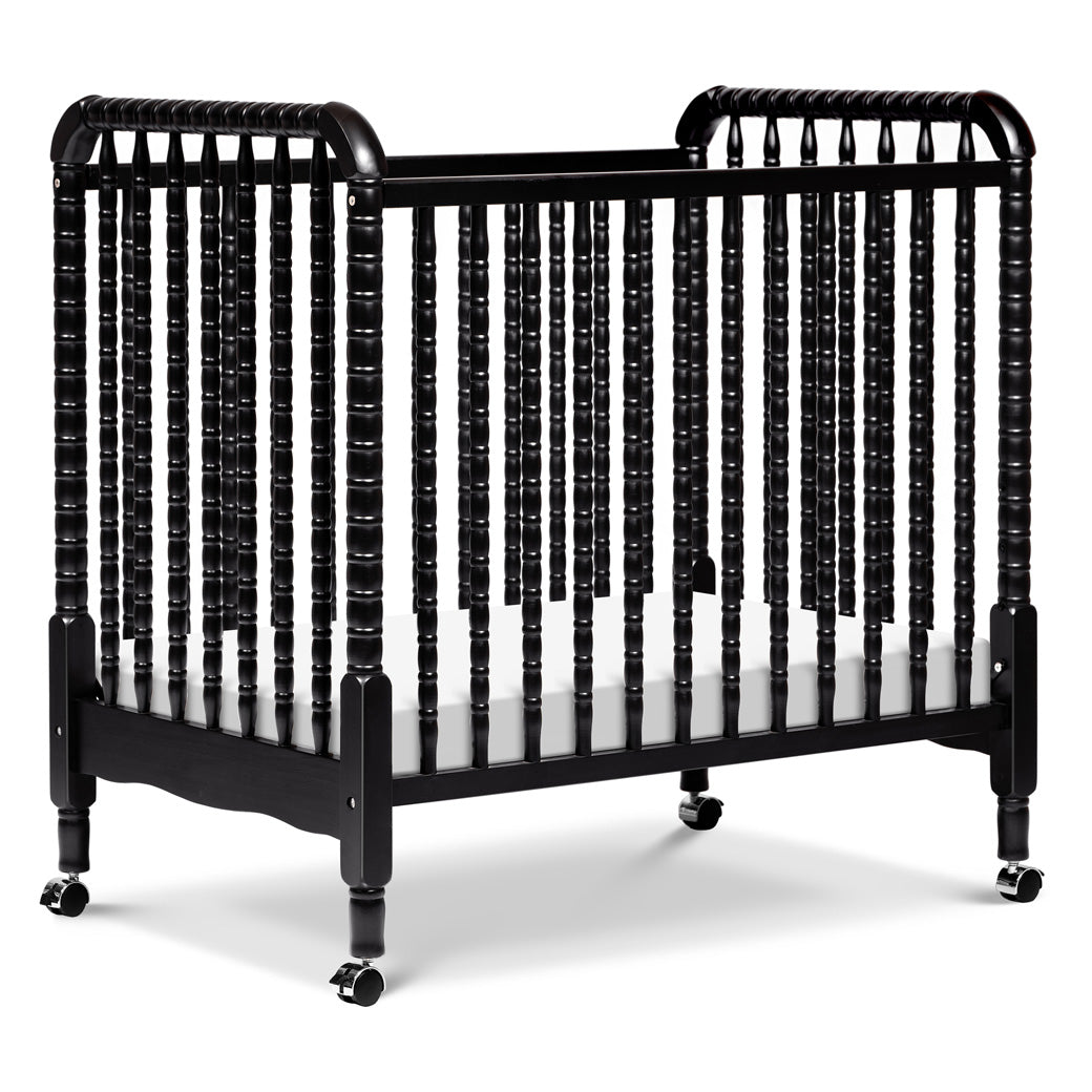 Jenny Lind 3-in-1 Convertible Mini Crib