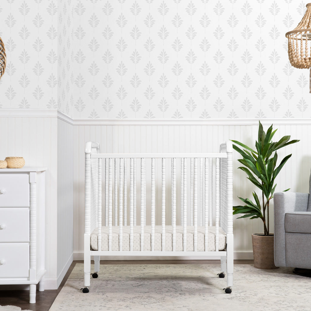 Jenny Lind 3-in-1 Convertible Mini Crib