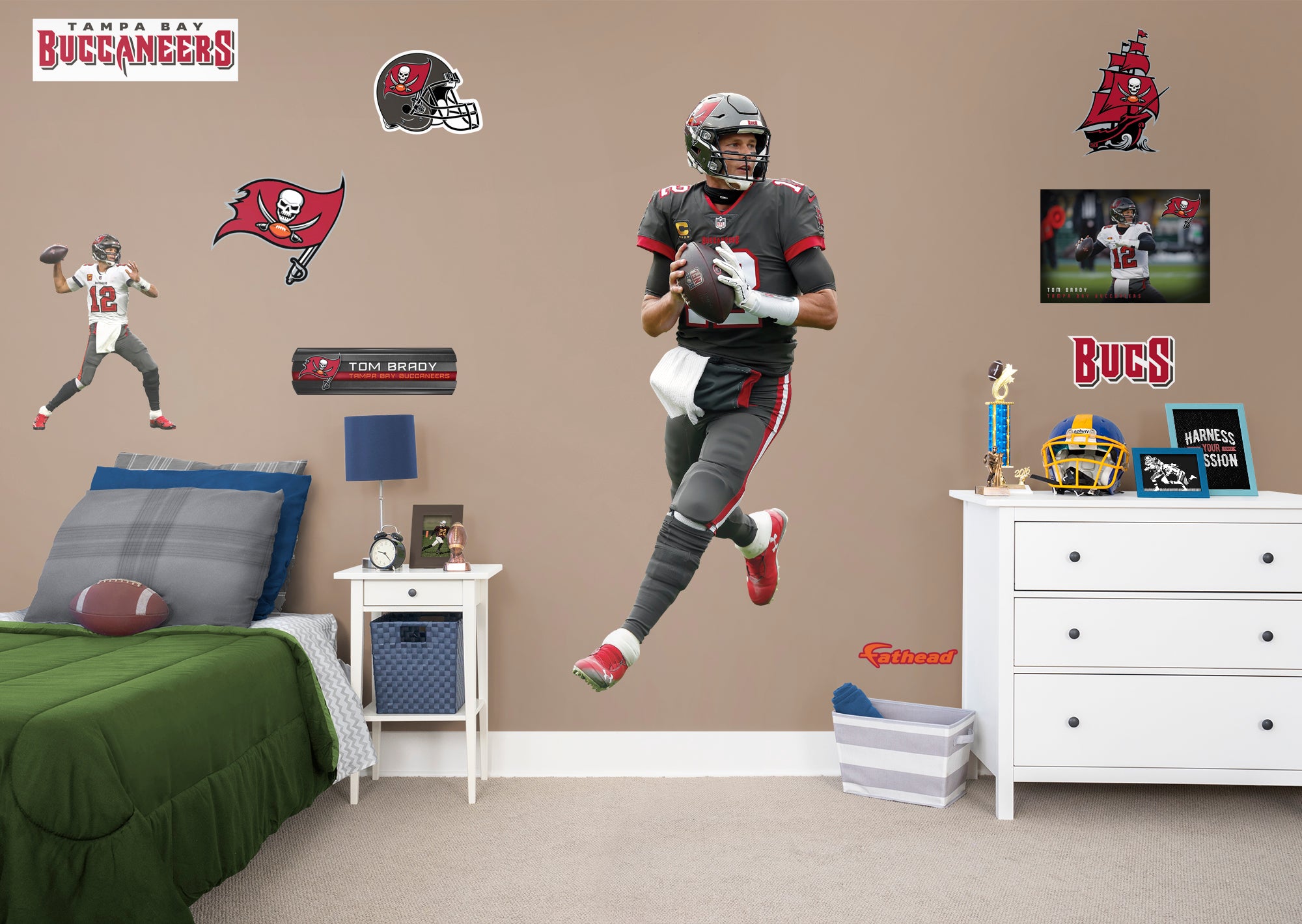 Tampa Bay Buccaneers: Leonard Fournette 2022 Poster - Officially Licen –  Fathead