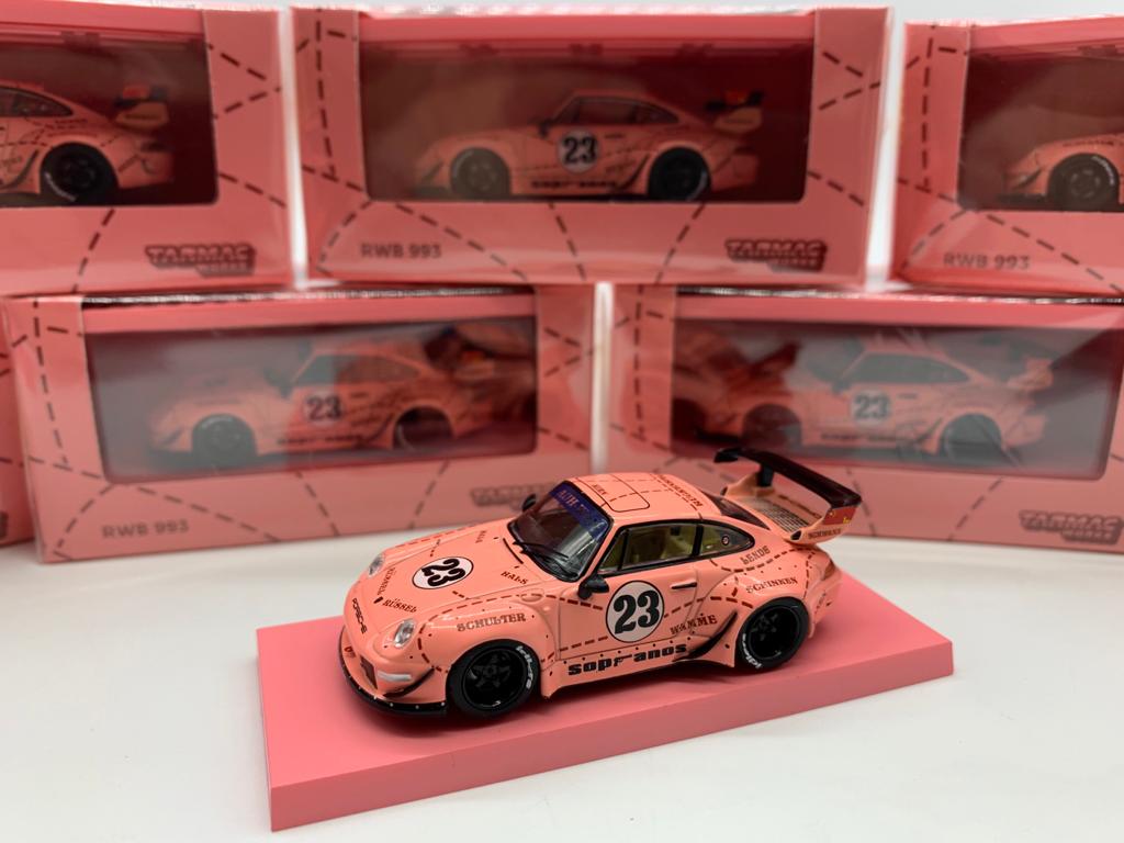 TARMAC Works 1:64 RWB Soprano aka Pink Pig – Rauh-Welt-Begriff-Canada